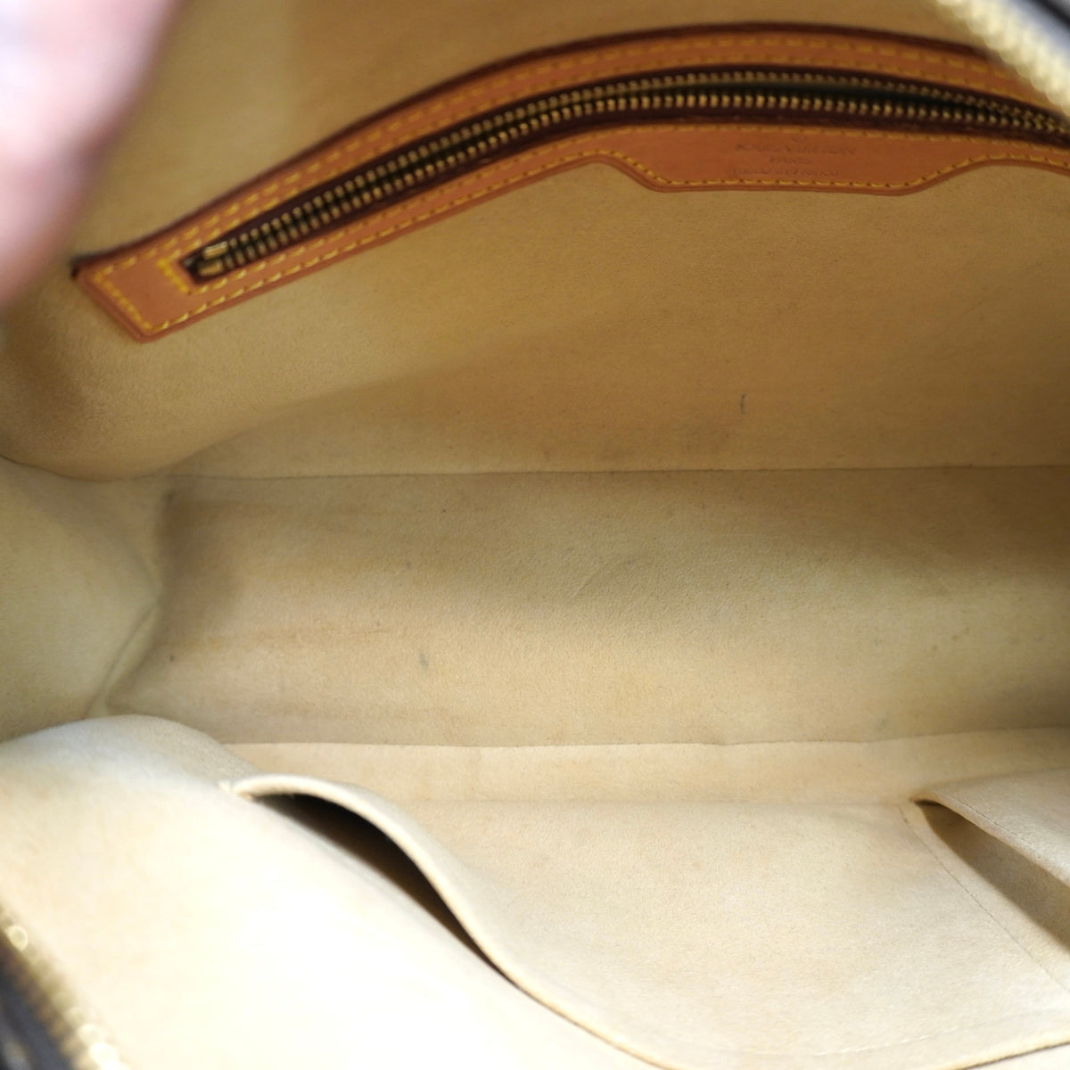 LOUIS VUITTON Monogram Cite GM