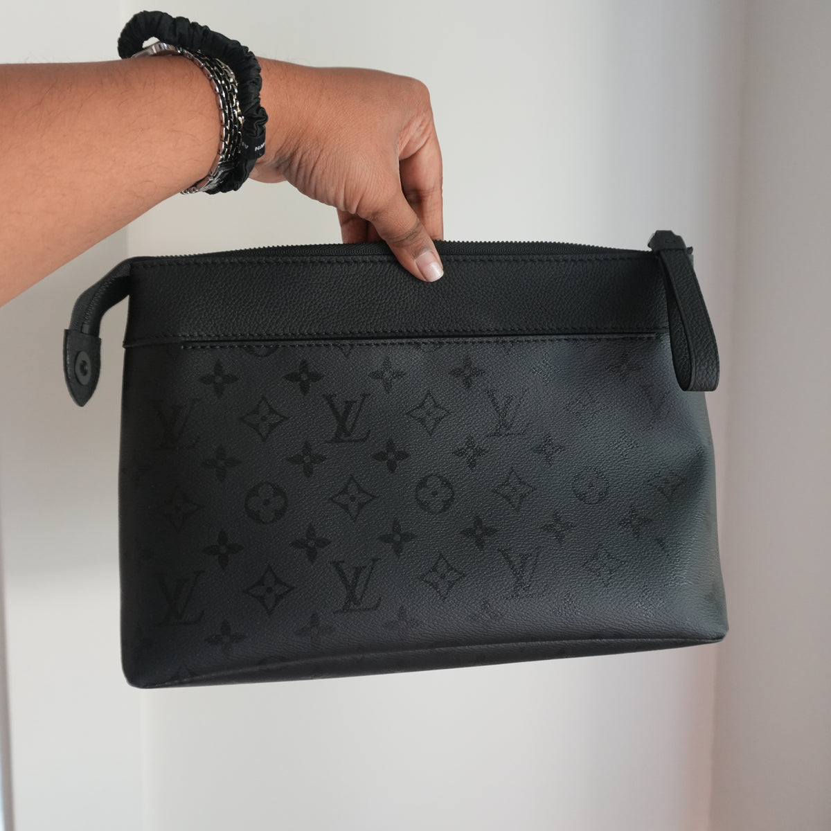 LOUIS VUITTON Pochette Voyage Souple Monogram Midnight