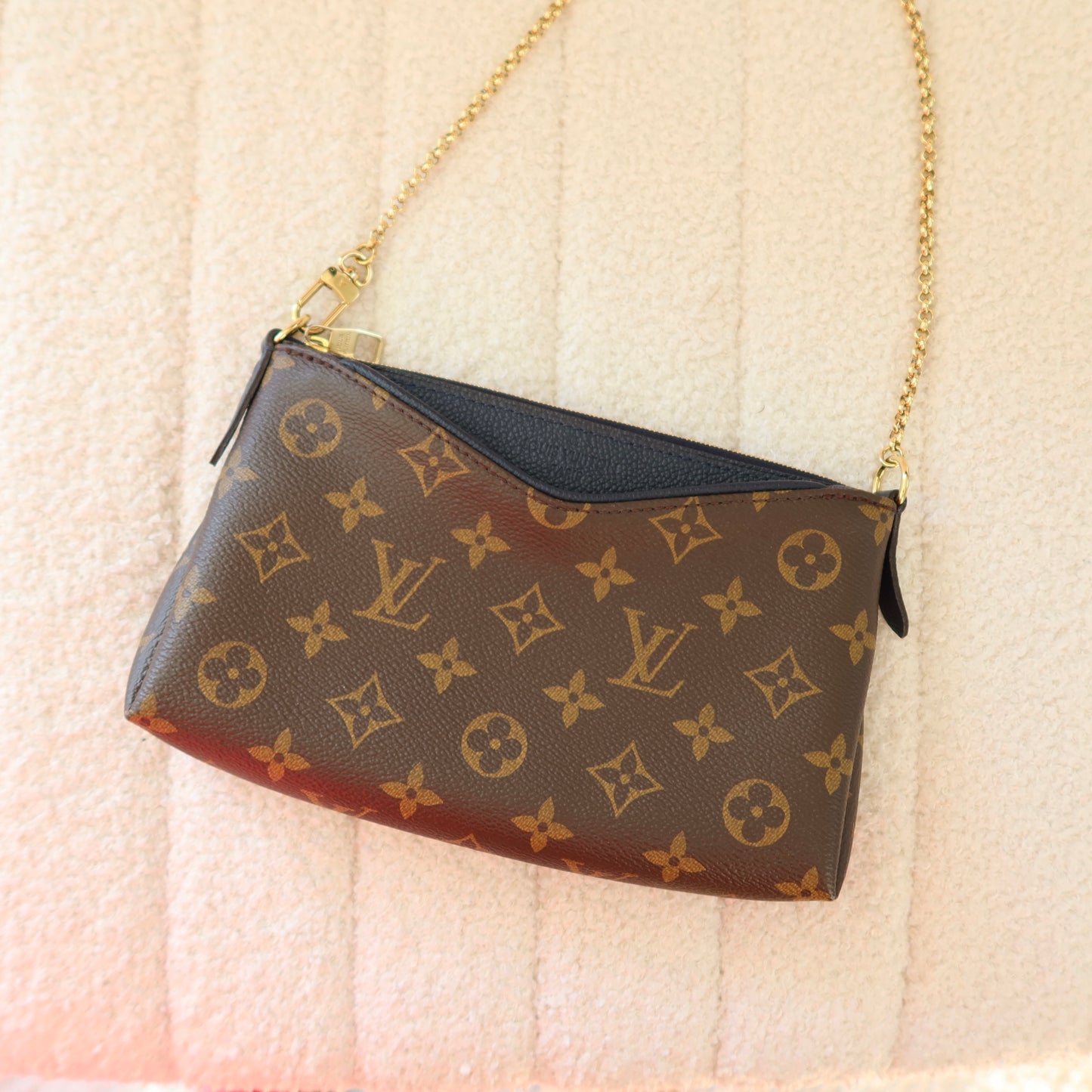 LOUIS VUITTON Monogram Navy Pallas Clutch