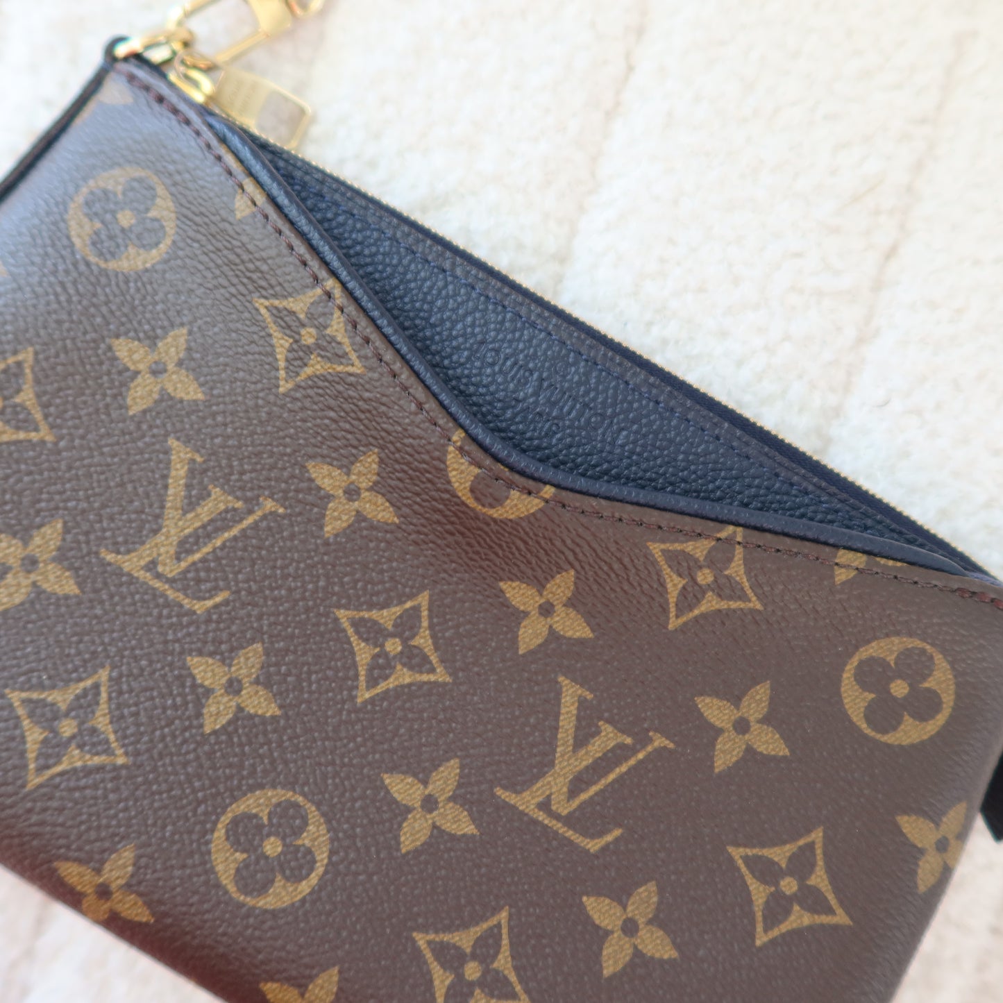 LOUIS VUITTON Monogram Navy Pallas Clutch