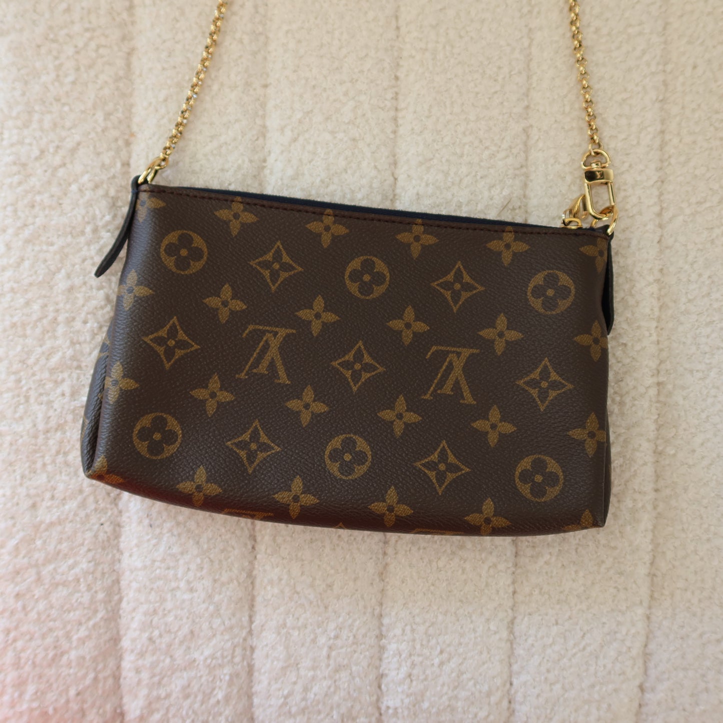 LOUIS VUITTON Monogram Navy Pallas Clutch