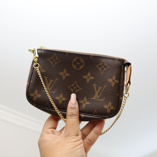 LOUIS VUITTON Monogram Mini Pochette