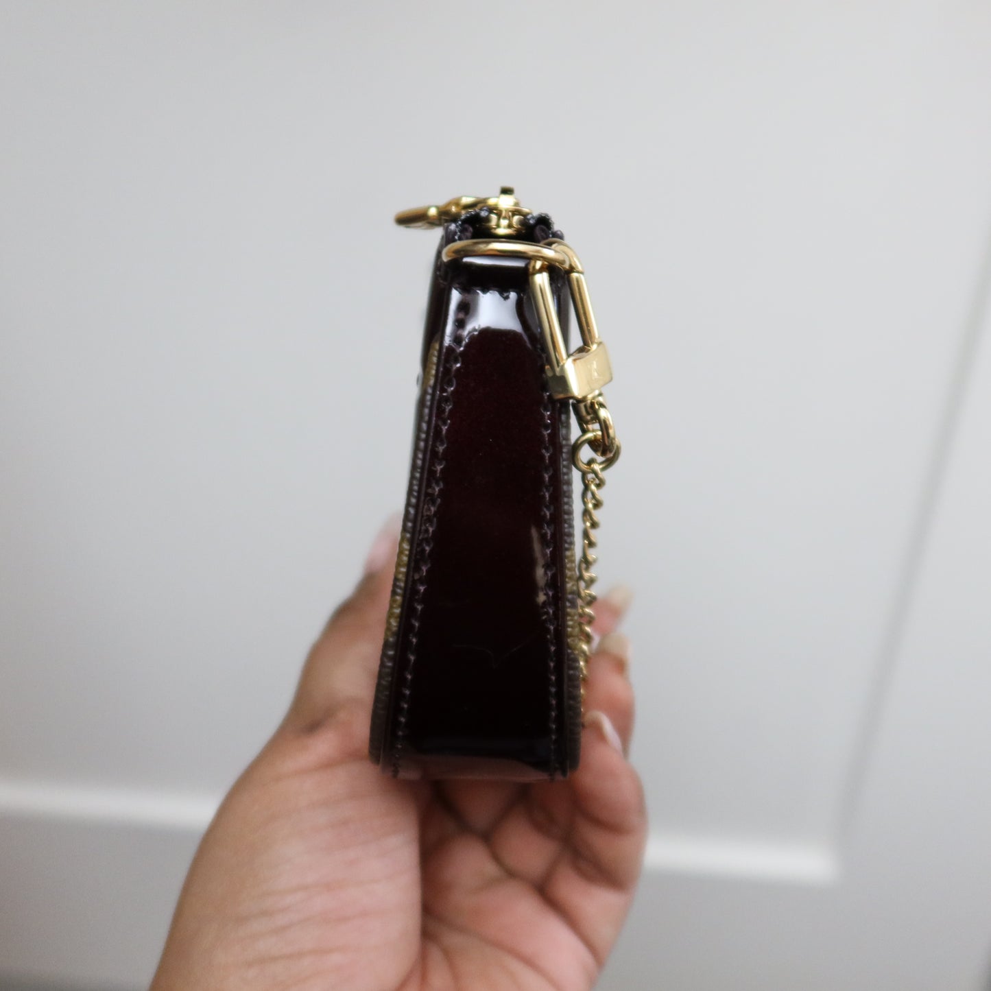 LOUIS VUITTON Amarante Vernis Mini Pochette