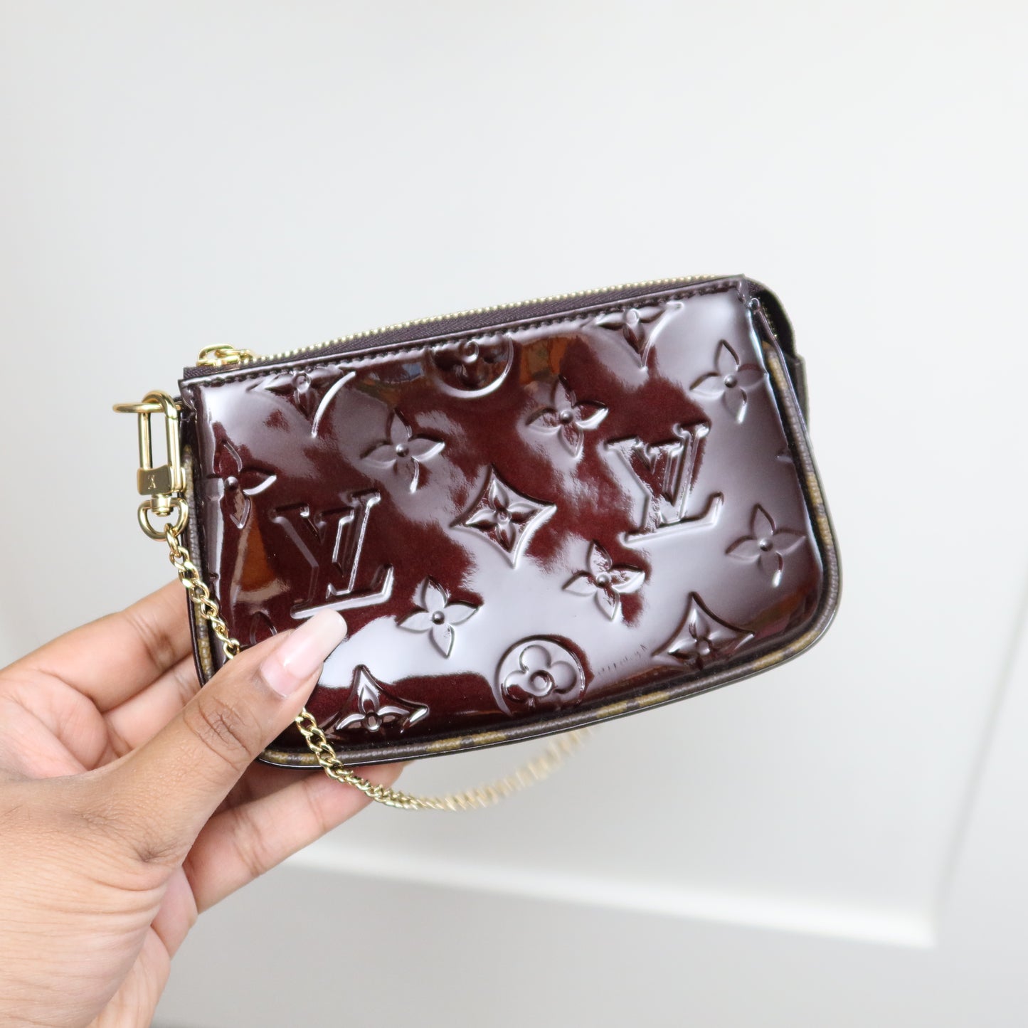 LOUIS VUITTON Amarante Vernis Mini Pochette