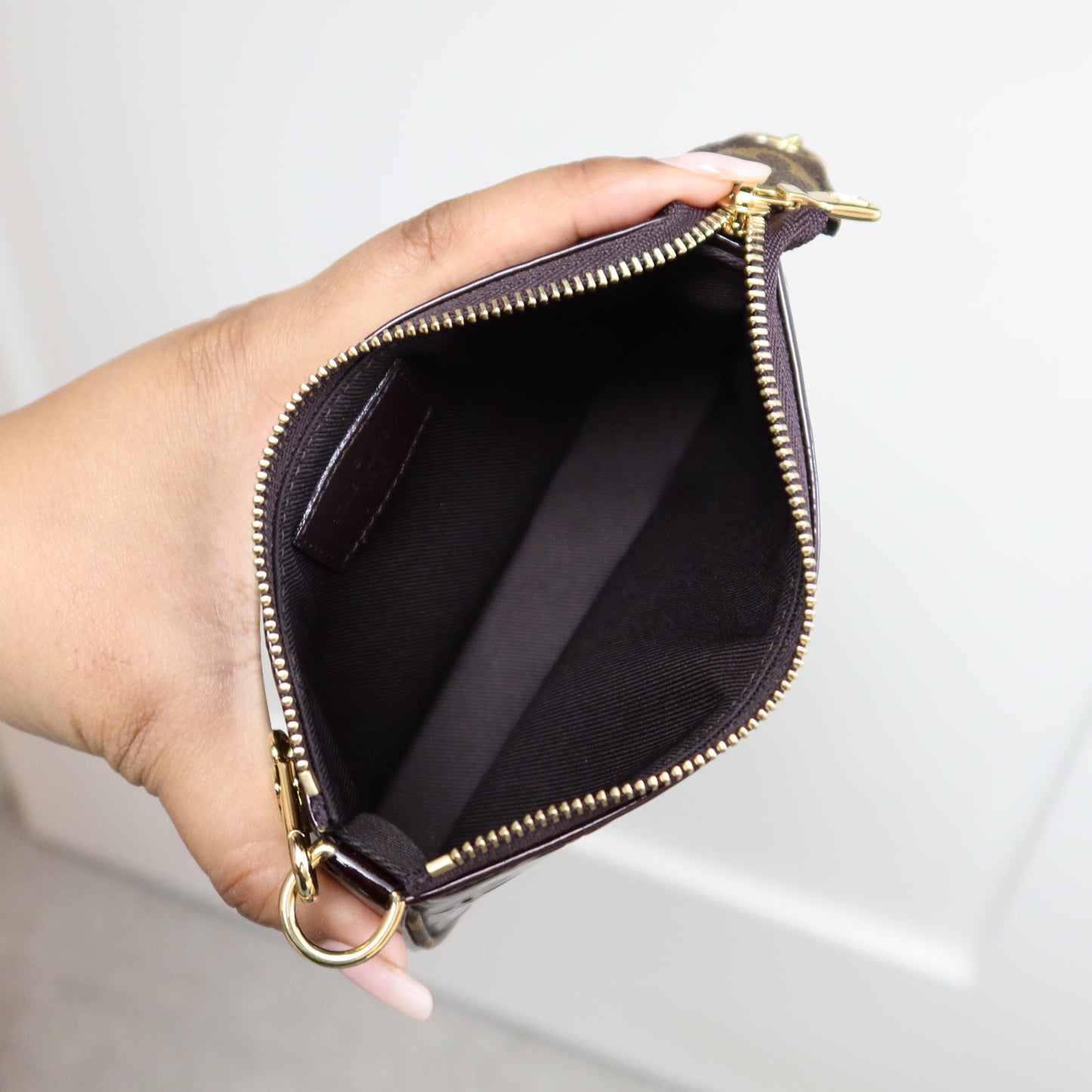 LOUIS VUITTON Amarante Vernis Mini Pochette