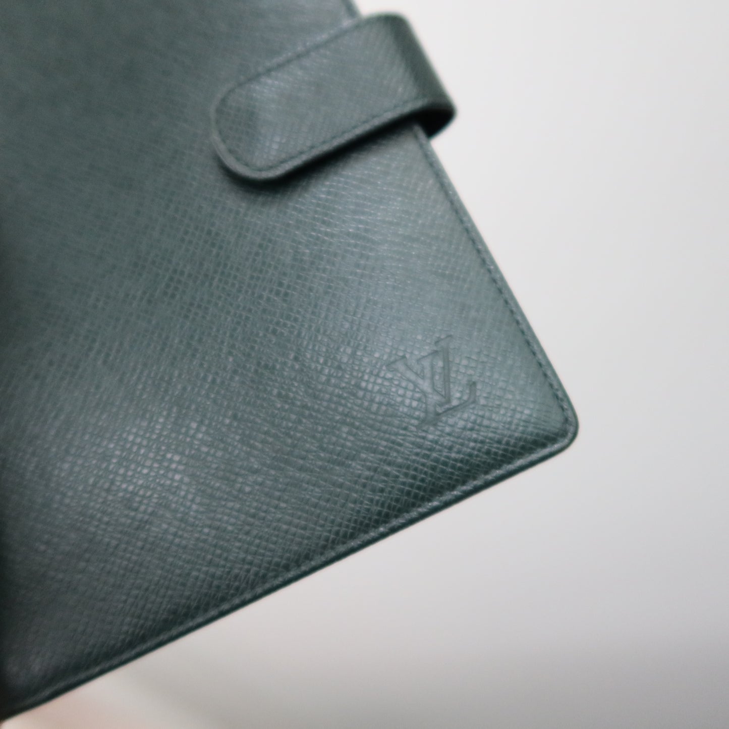 LOUIS VUITTON Taiga Leather Green Agenda MM