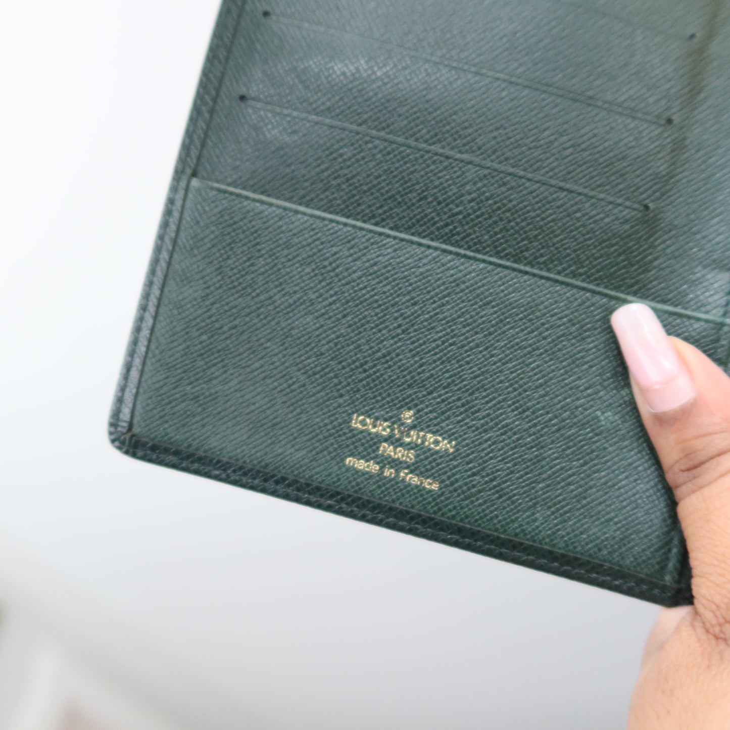 LOUIS VUITTON Taiga Leather Green Agenda MM