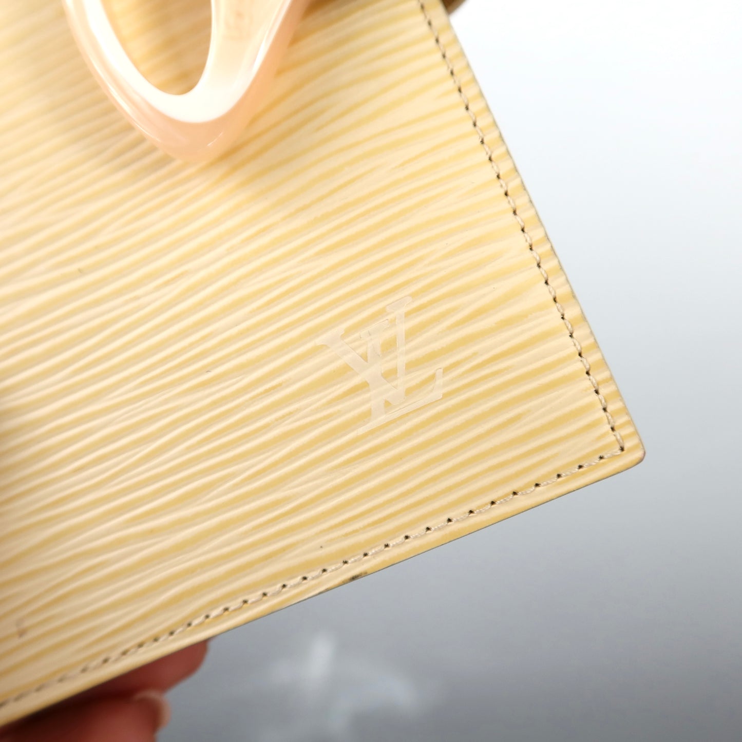 LOUIS VUITTON Butter Yellow Epi Leather Acrylic Clasp Agenda PM