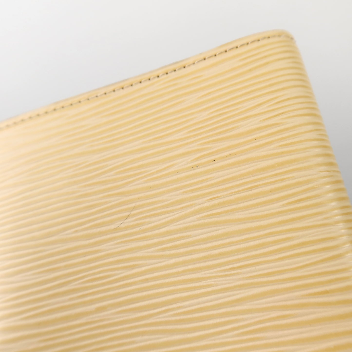 LOUIS VUITTON Butter Yellow Epi Leather Acrylic Clasp Agenda PM