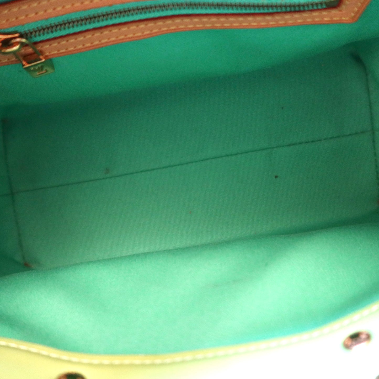 LOUIS VUITTON Vernis Reade PM Green