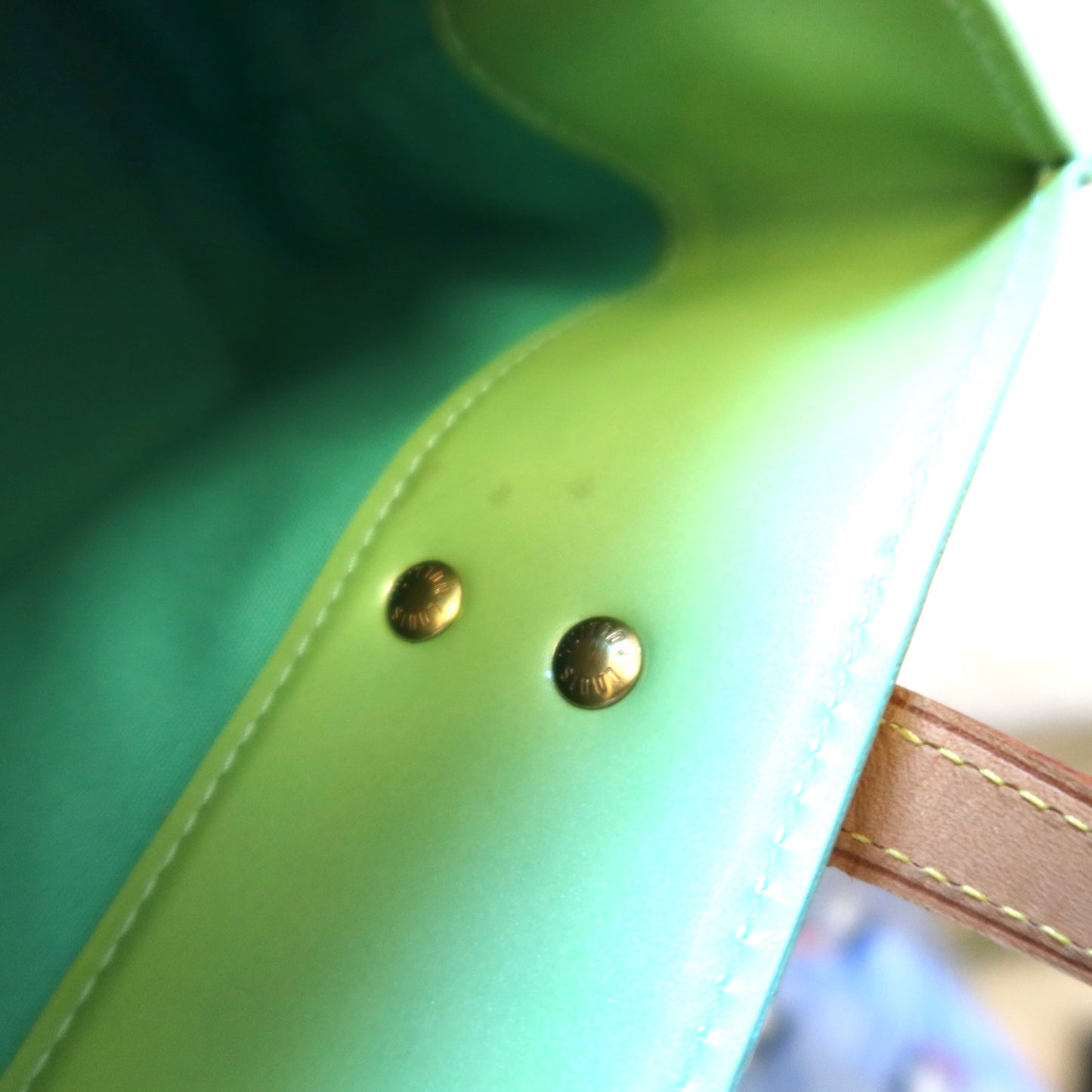 LOUIS VUITTON Vernis Reade PM Green