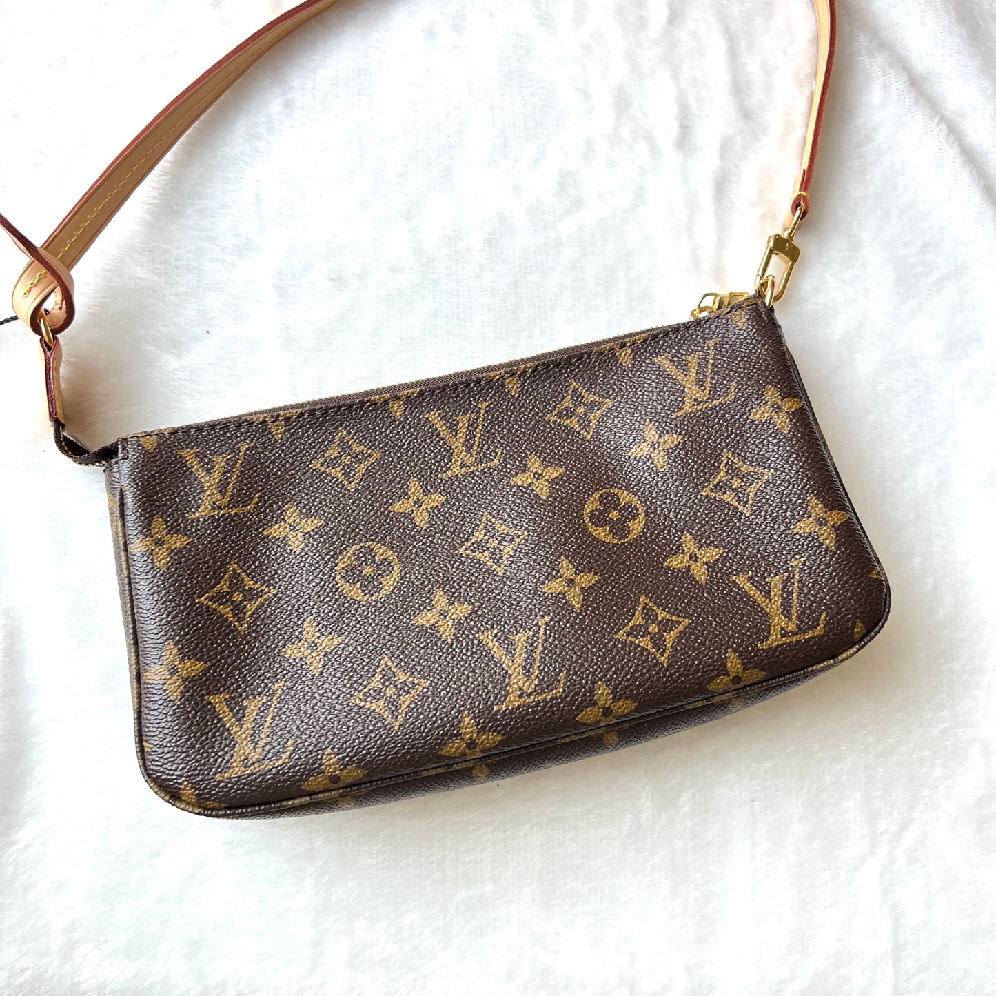 LOUIS VUITTON Monogram Pochette Accessoires