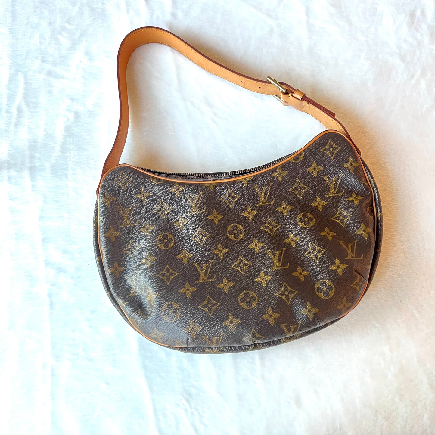 LOUIS VUITTON Monogram Croissant MM