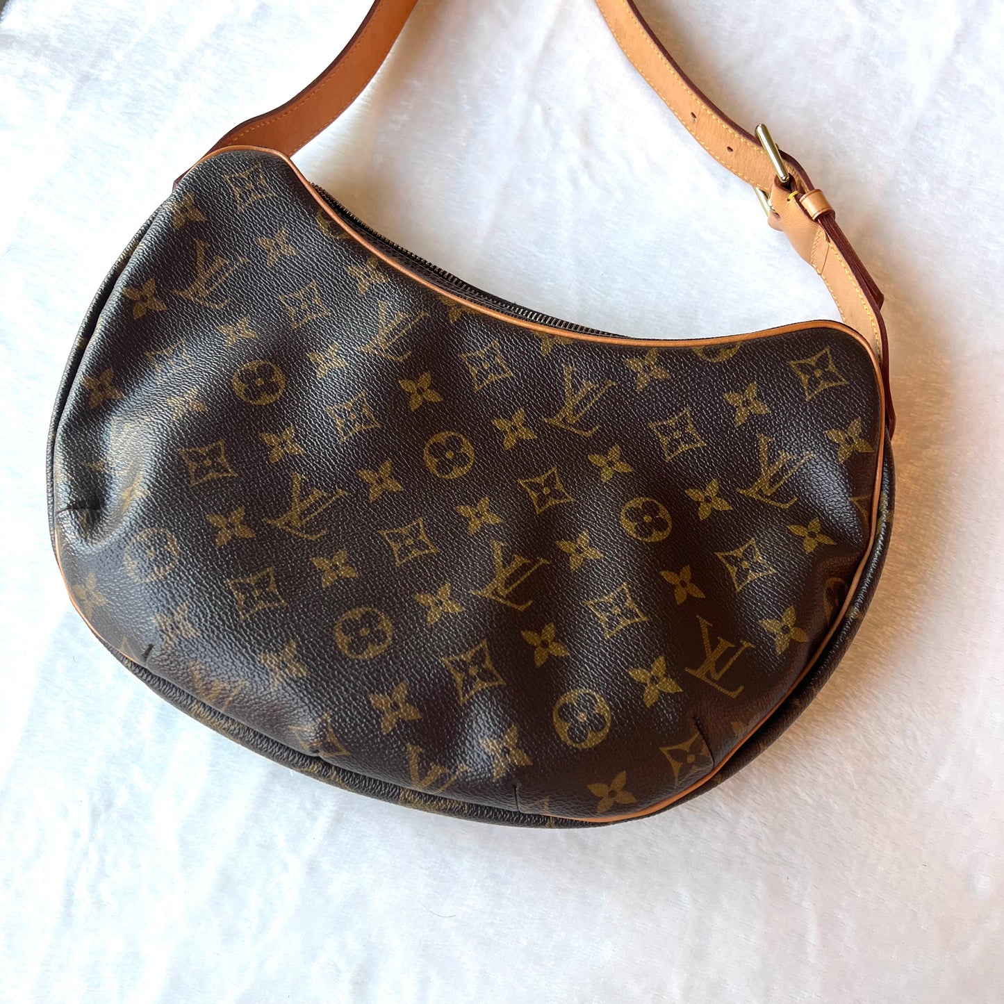 LOUIS VUITTON Monogram Croissant MM