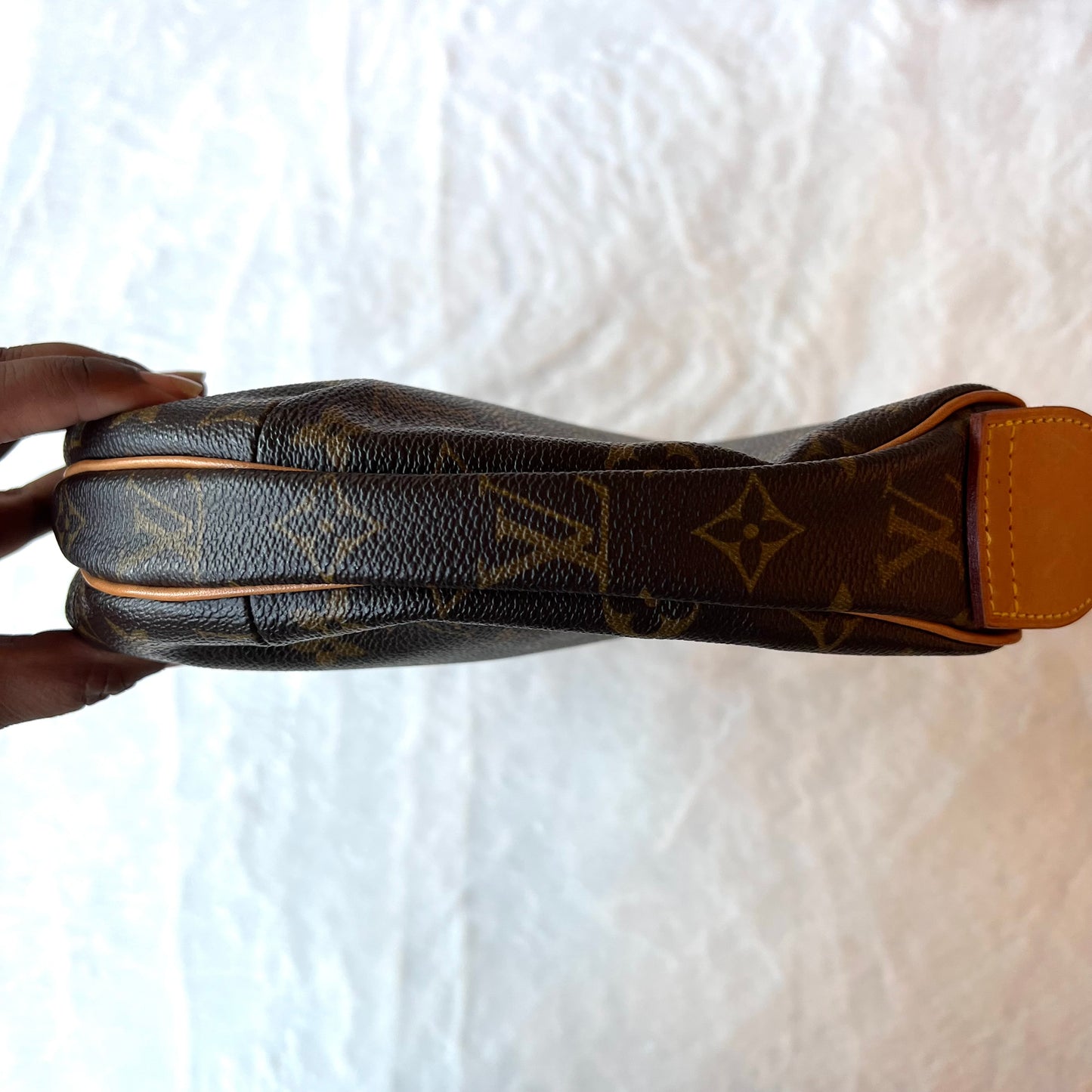 LOUIS VUITTON Monogram Croissant MM