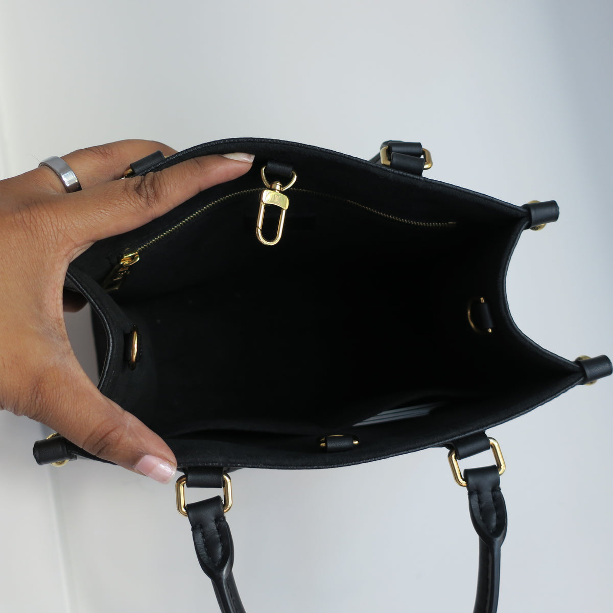 Louis Vuitton OntheGo PM Black Empreinte